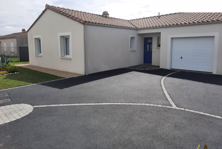 Chantier enrobé de l'entreprise vendée allée aménagement