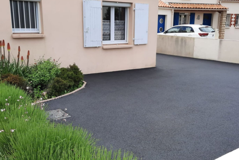 Chantier enrobé de l'entreprise vendée allée aménagement